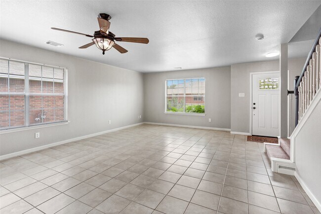 Foto del edificio - 4806 Quiet Canyon Dr