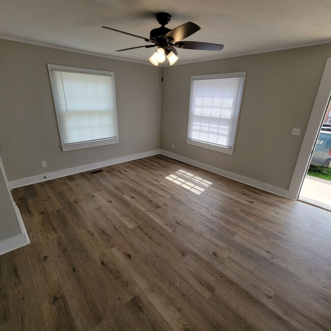 Building Photo - 3/1 House- Sparta City Limits