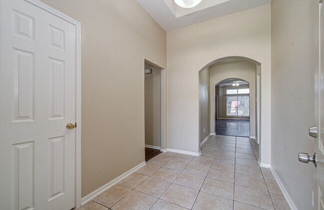 Foto del edificio - 24203 Emory Green St