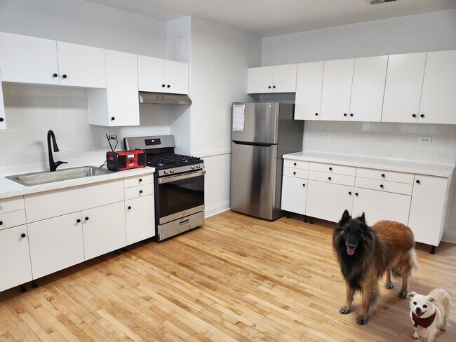 Foto del edificio - 2896 S Archer Ave