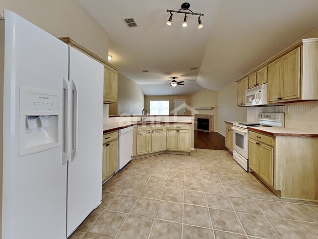 Building Photo - 12113 Dinette St