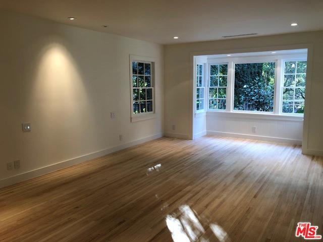 Foto del edificio - 1249 Coldwater Canyon Dr