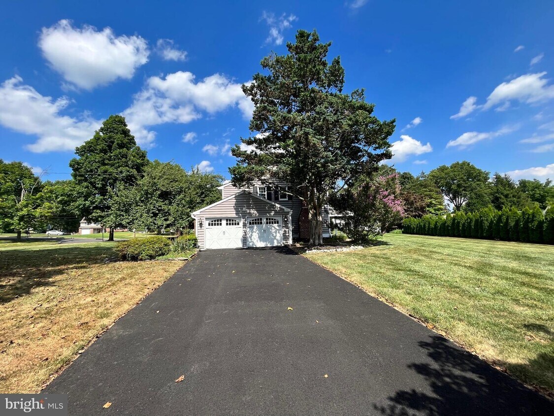 Primary Photo - 146 Cherry Blossom Dr