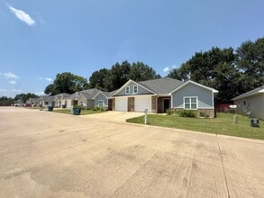 Building Photo - 818 TX-110