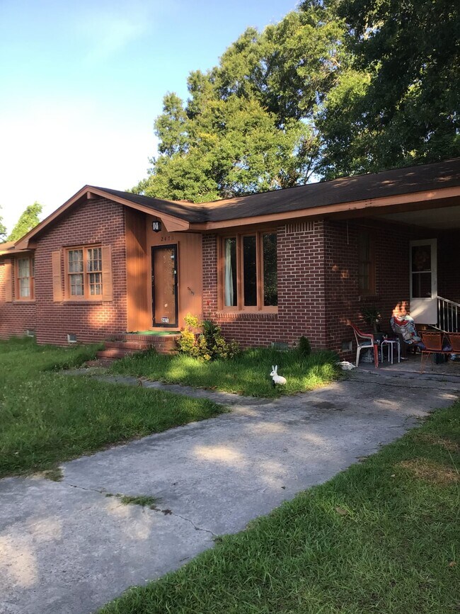 Mañana - 2471 Belleville Rd