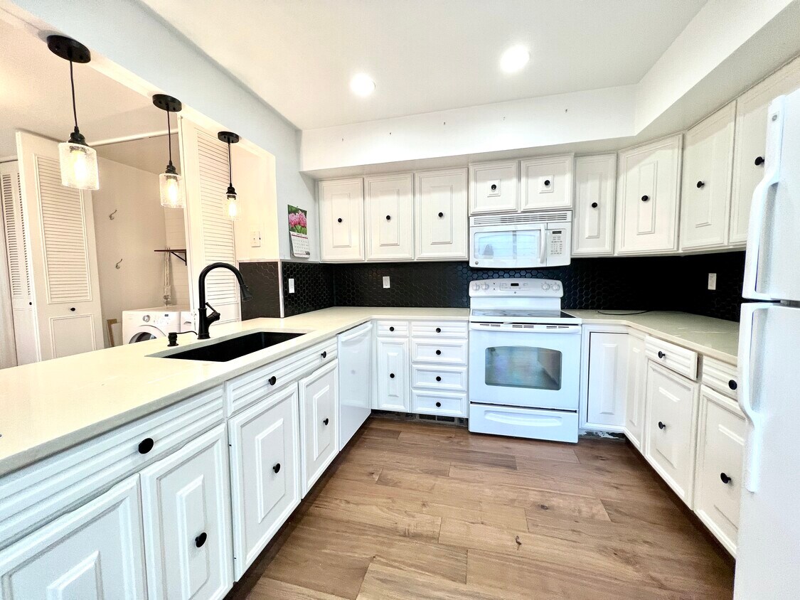 Kitchen - 3268 S Oneida Way