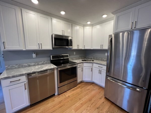 Foto del edificio - 18 Bates Ave