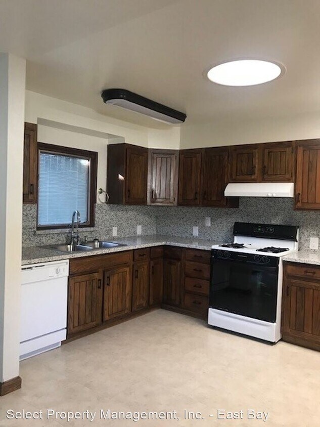 Foto principal - 5 br, 3 bath House - 2542 Bradford Ave