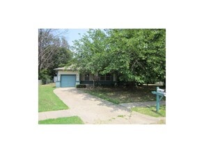 Building Photo - 3912 Briscoe St