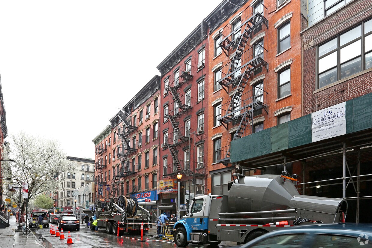 Building Photo - 84 Clinton St