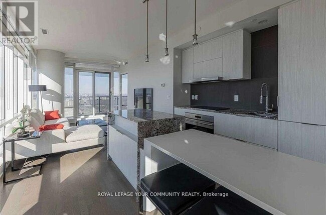 Photo du bâtiment - 1 Bloor St E