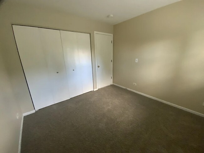 Foto del edificio - 131 Brookwood Ln E