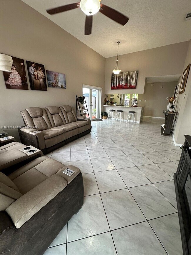 Foto del edificio - 15318 SW 41st Terrace