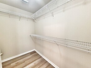 Building Photo - 2715 Sailors Moon Dr