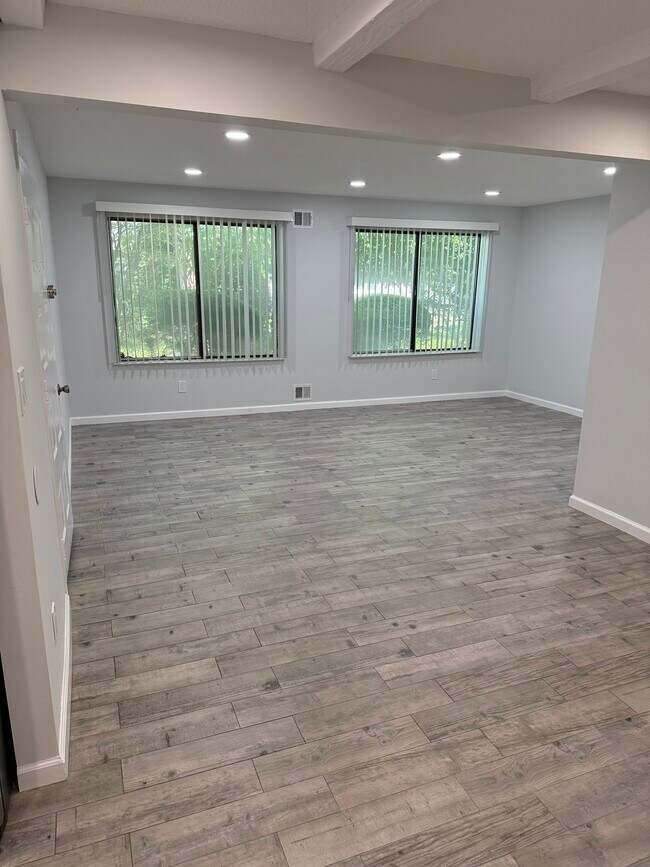 Foto del edificio - 203 Springmeadow Dr