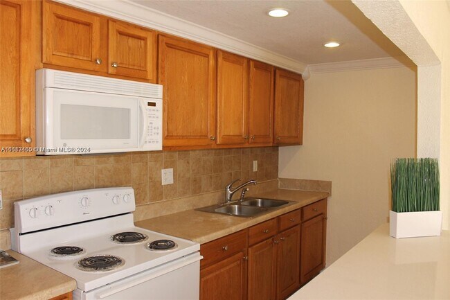 Building Photo - 4640 NW 79th Ave