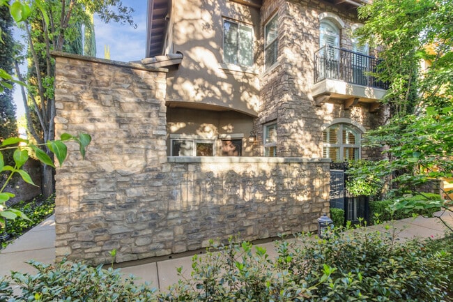 Building Photo - 4320 Pavilions Pl Ln
