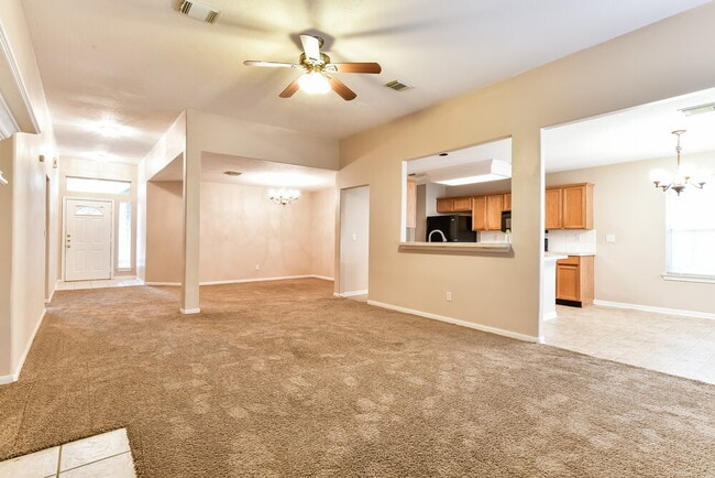 Foto del edificio - 3219 Candlepine Dr