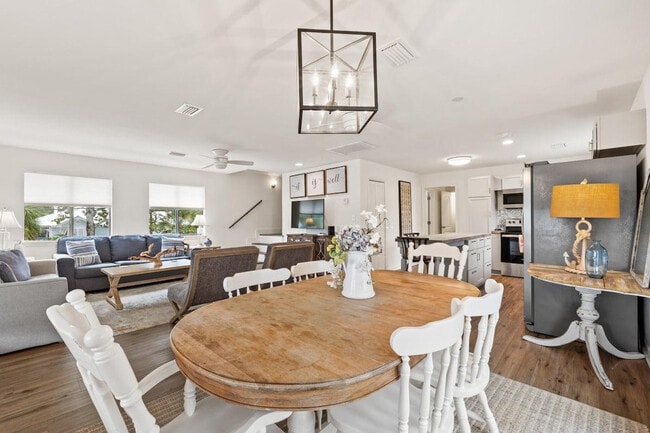 Building Photo - 22103 Lakeview Dr