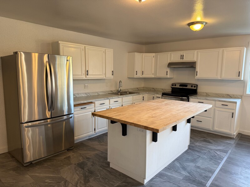 Foto principal - 921 102nd St S