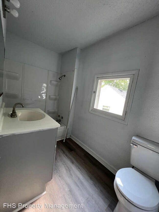 Building Photo - 2 br, 1 bath House - 809 W Della St