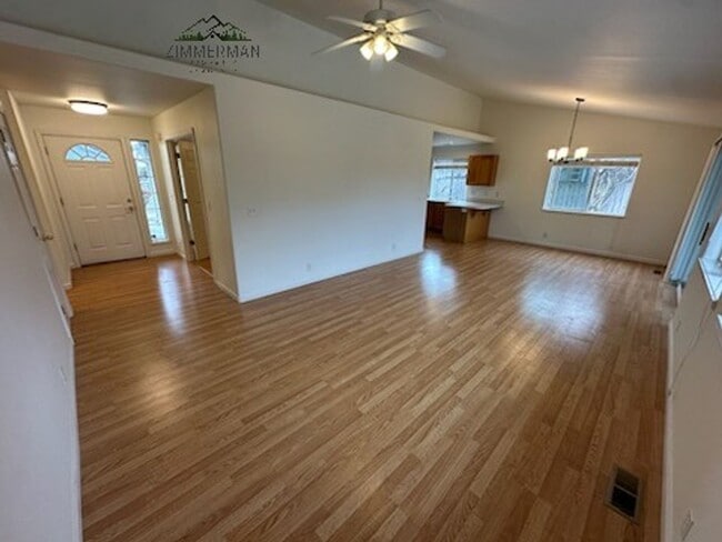 Building Photo - 495 Emily Ln