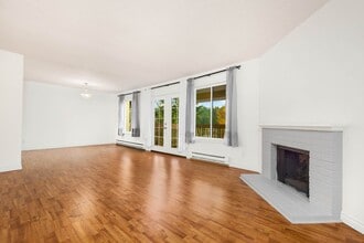 Building Photo - 10514 NE 32nd Pl