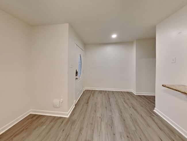 Building Photo - 10527 Mills Walk Dr