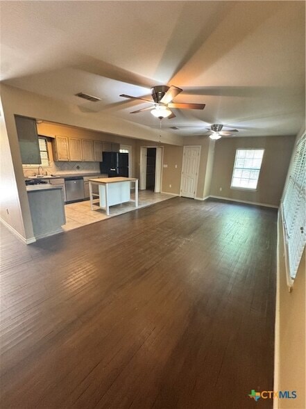 Foto del edificio - 902 Fern Ln