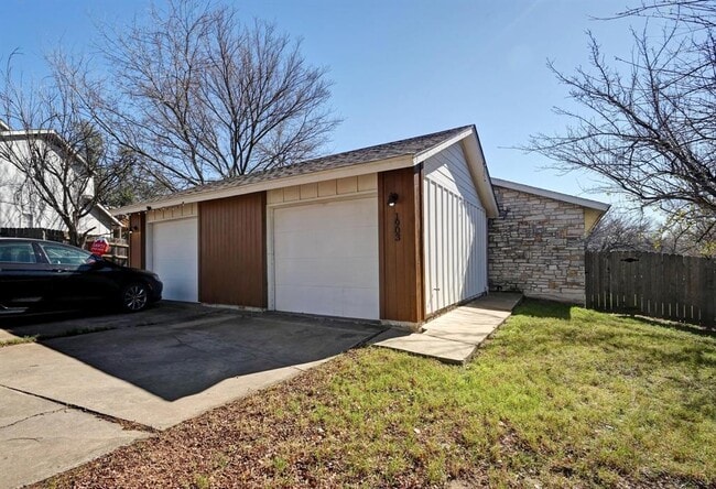 Building Photo - 1903 Townesouth Cir