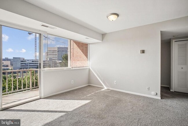 Building Photo - 5831 Quantrell Ave