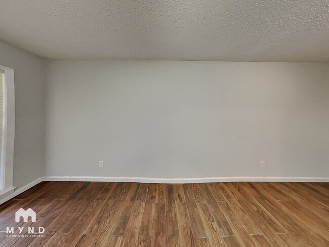 Building Photo - 2154 Ashland Dr