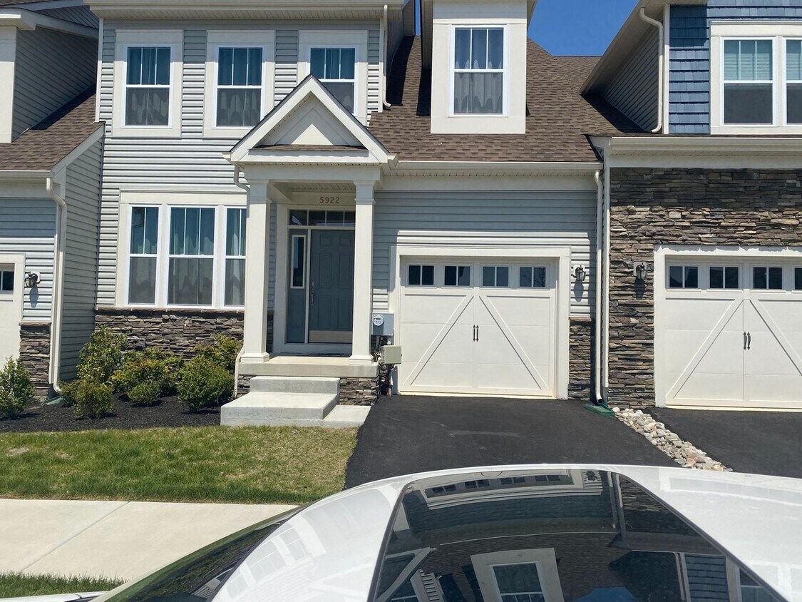 Primary Photo - 3 Bedroom Townhome in Middletown