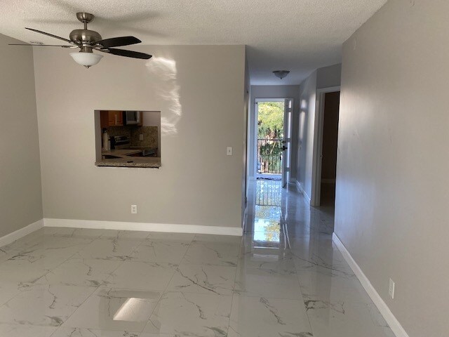 Foto del edificio - 11615 NW 28th St