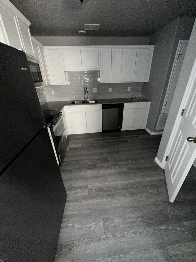 Foto del edificio - Available Now