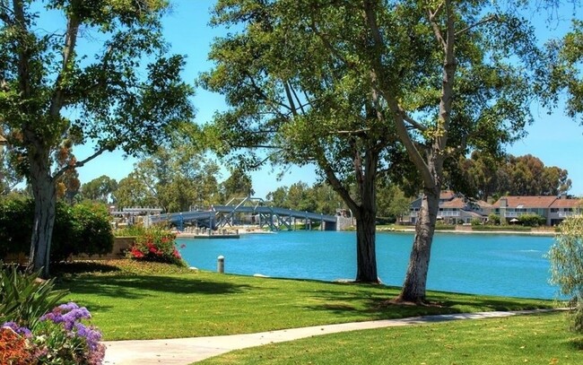 Building Photo - 29 Lakepines