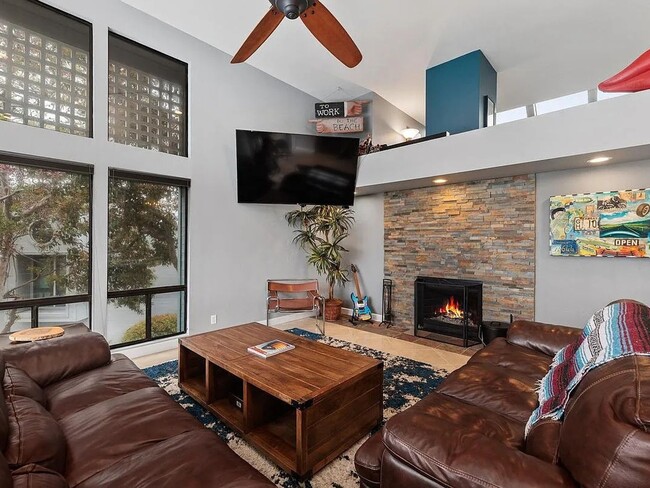 Foto del edificio - 3 Bedroom Townhome in Del Mar