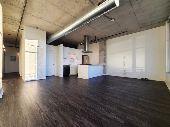 Building Photo - 50 E 16th St