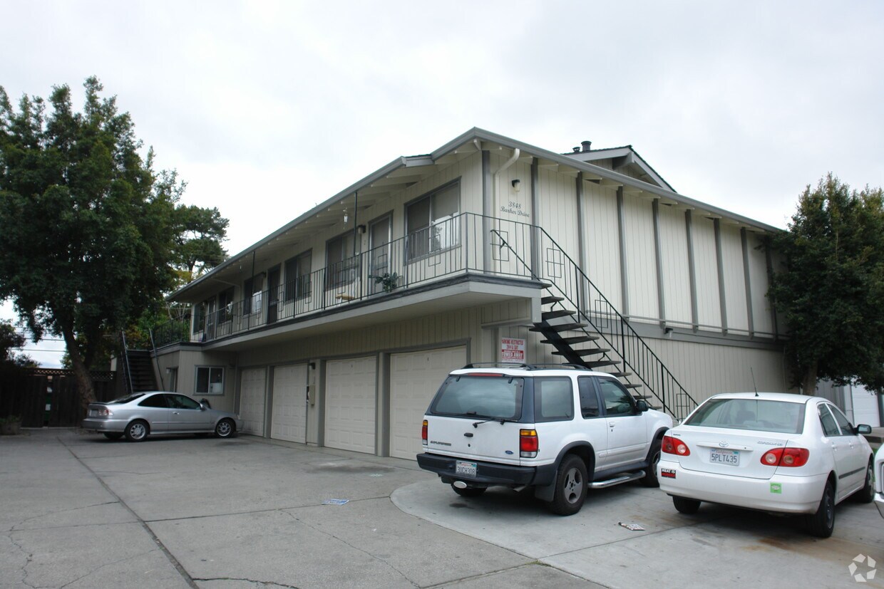 Building Photo - 3848 Barker Dr