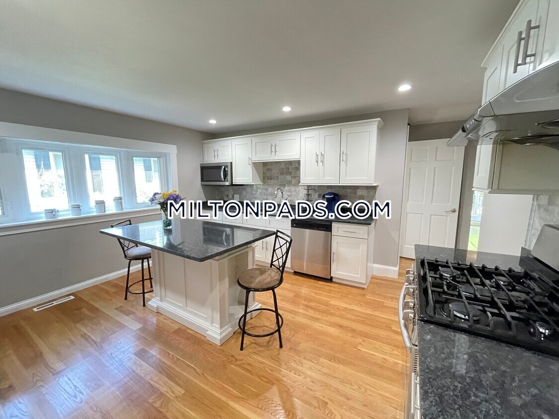 44 Pagoda St, Milton, MA 02186 Room for Rent in Milton, MA