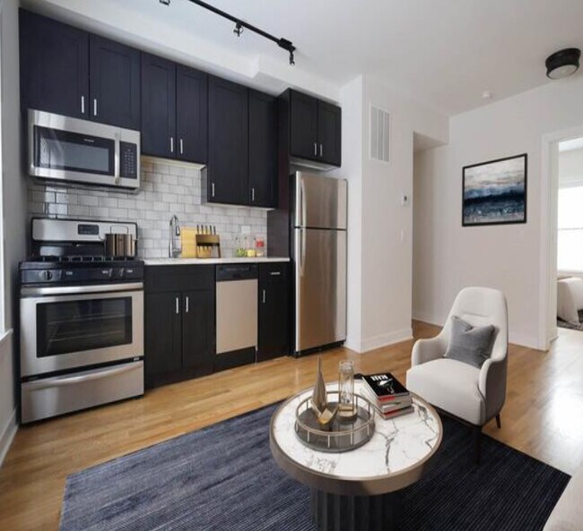 Foto del edificio - 2203 W Eastwood Ave