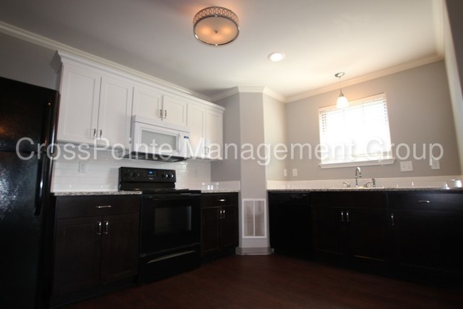 Building Photo - 3 bedroom duplex near UT Tyler