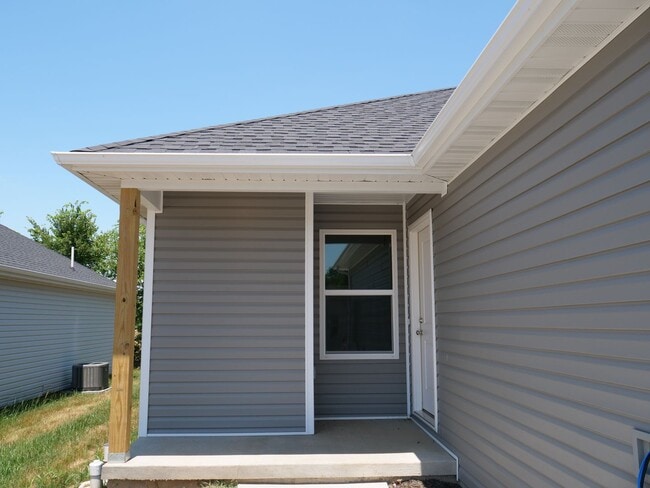 Building Photo - 3 bedroom duplex Aurora, MO