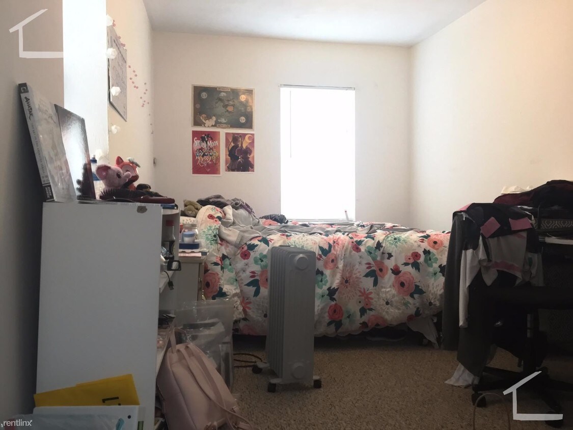 Building Photo - 3 br, 1 bath Duplex - 6 Shepard St 10