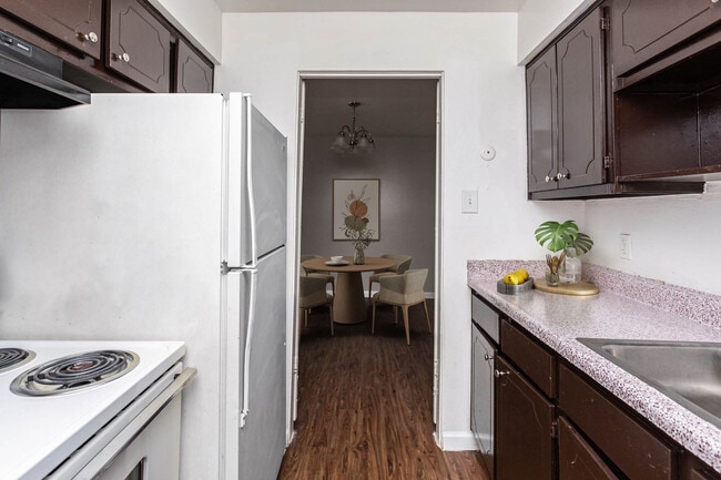 Building Photo - The Atrium At 5606