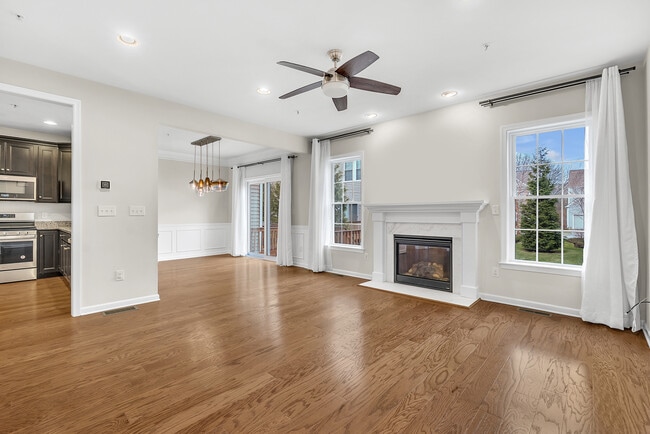 Building Photo - 5 Chestnut Crk