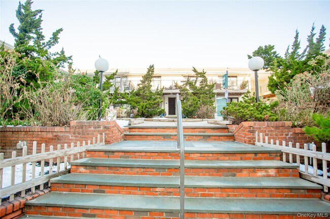 Foto del edificio - 65 W Broadway