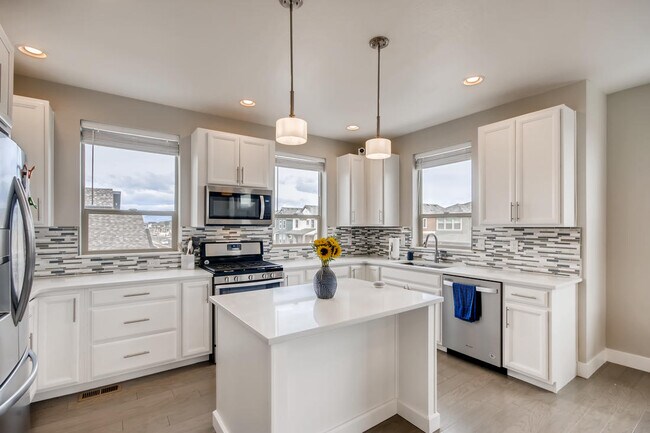 Kitchen - 2547 Moline St