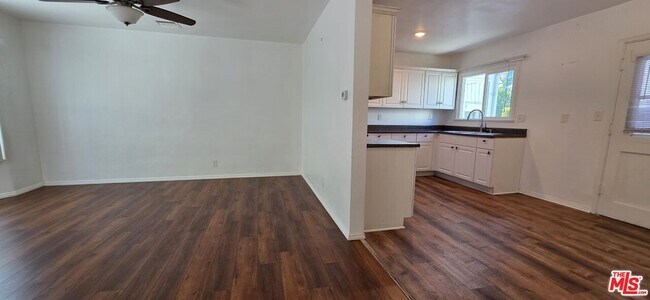 Building Photo - 5444 Hermitage Ave