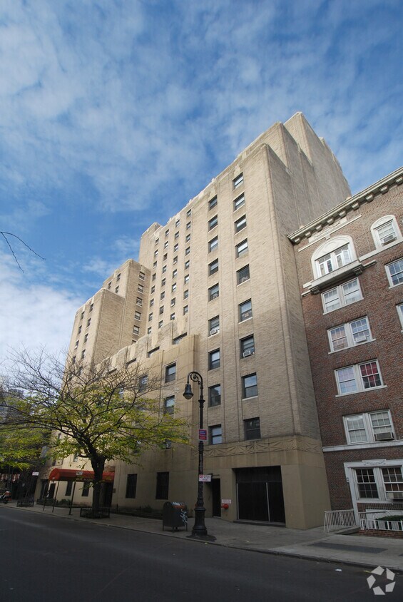 Building Photo - The Markle